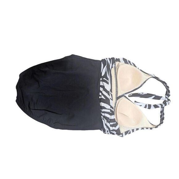 INC International Concept Women's Black & White Halter Top Swimsuit One Piece Si - Picture 2 of 5